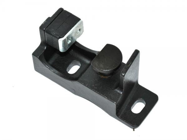 Lower Tailgate Latch Striker [BRITPART FQB500160] Primary Image